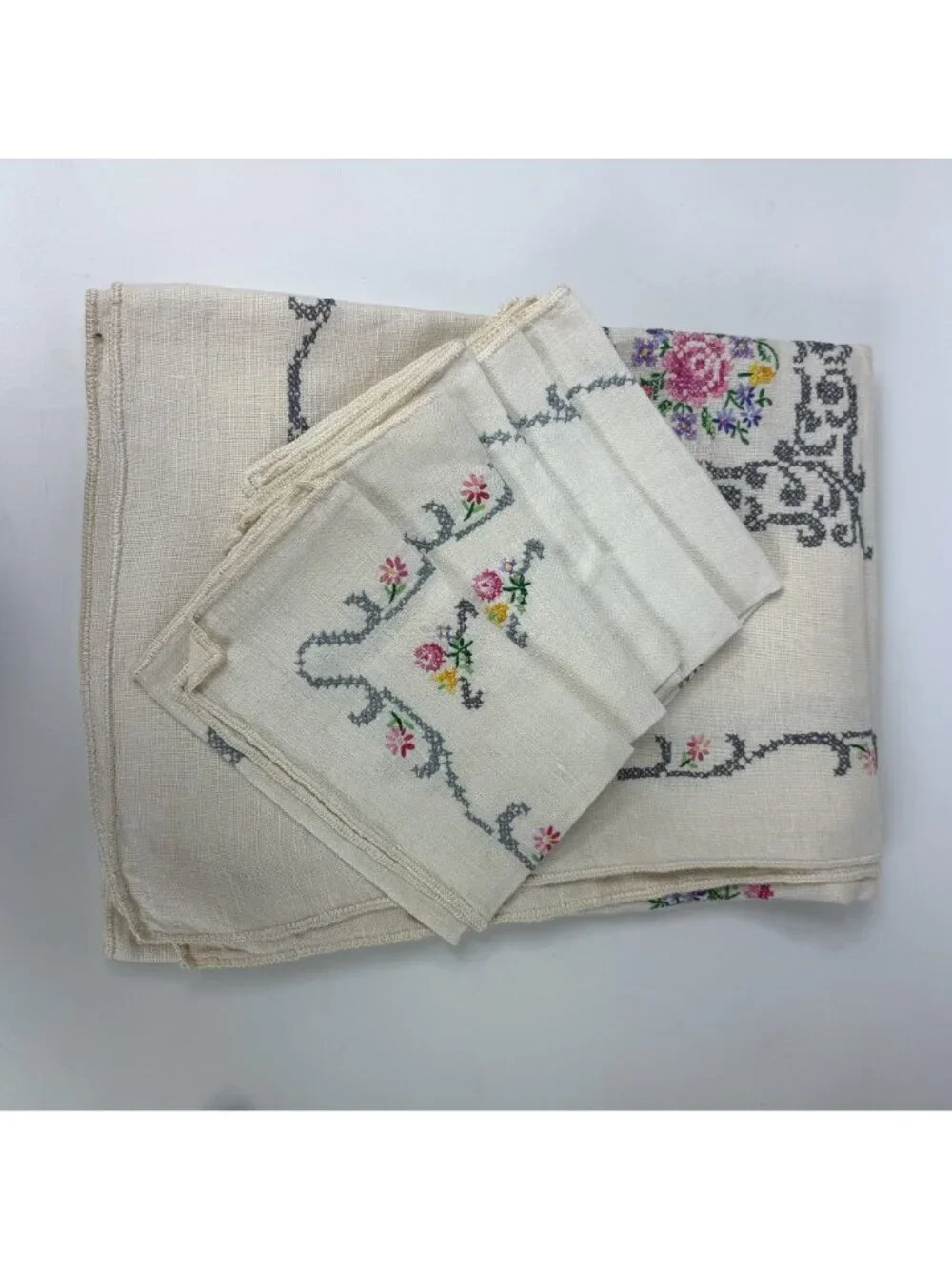 Vintage Cross Stitch Embroidery Floral Handmade Tablecloth With 5 Matching Napki